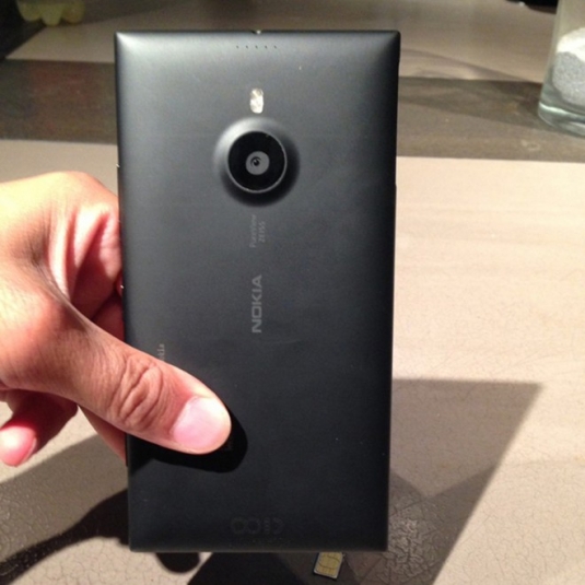Cần bán Lumia 1520 màu đen